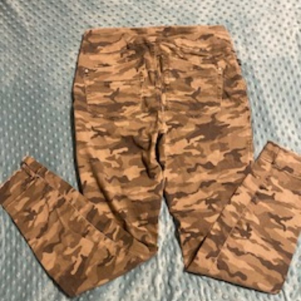 Rock & Republic Camo Jeggings
